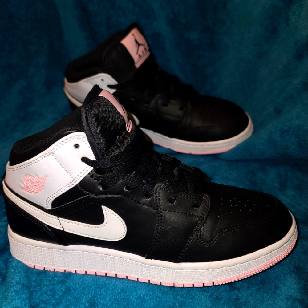 Air Jordan 1 Mid Retro 'Arctic Punch' GS women's 7/ big girls 5.5